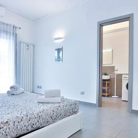 Casa Chiara - Materdei & Salvator Rosa Metro Apartment Naples